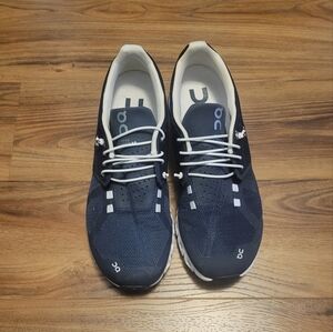 On Cloud Mens Sz 9